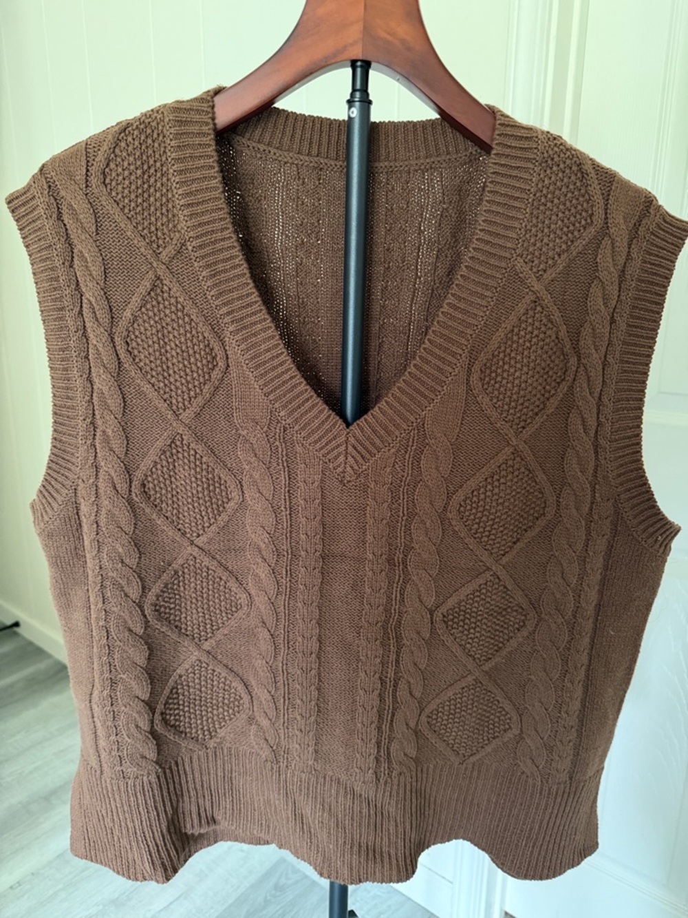 Women’s  Brown Cable Knit V-Neck Sweater Vest